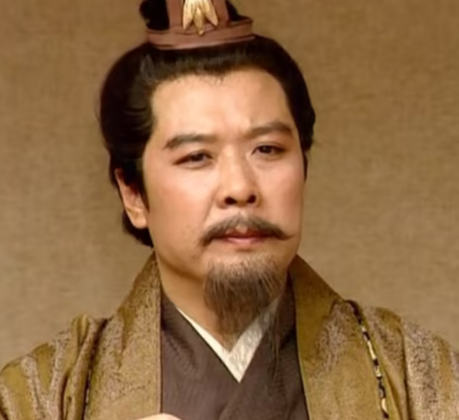 乱世棋局中的身份博弈:袁绍礼遇刘备的深层逻辑