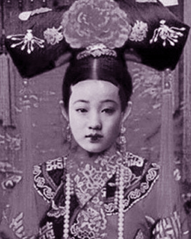 <a href='/s/zf7051.html' target='_blank'><b>珍妃</b></a> 两姐妹跟一个皇帝的故事