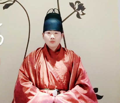 王满堂的一生:从“霸州美人”到“浣衣皇后”的荒诞传奇