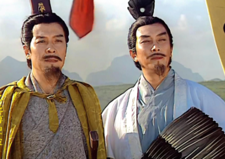 刘备临终托孤：为何将兵权交予李严而非诸葛亮？