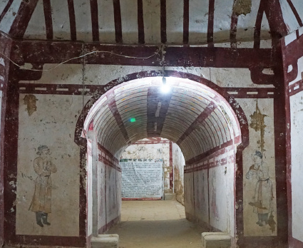 空棺香未散：千年前的贵妃墓究竟藏着什么真相