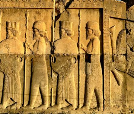 从未陨落的波斯:一场穿越三千年的文明借尸还魂