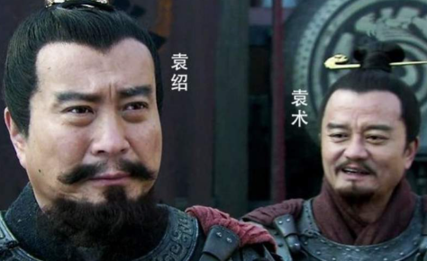 嫡庶之争与乱世裂痕：袁术与袁绍的兄弟阋墙