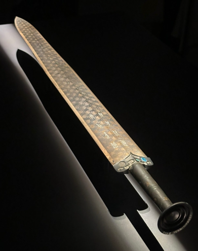 越王剑：纯钧与湛卢的千年身份之谜