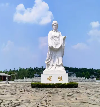 嫘祖与嫫母：地位之辨与文明之光