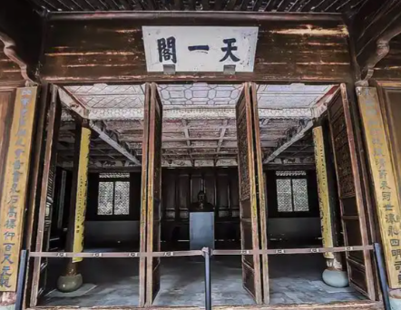 民间藏书楼护书人，战火淬炼的典籍守护传奇