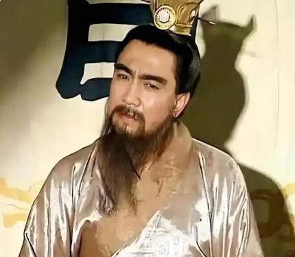 横槊破局，霸业凝章：曹操逐鹿中原的乱世风云录